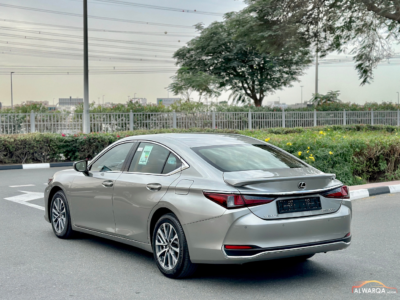 2023 LEXUS ES 300H GCC